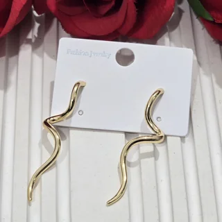 گوشواره میخی طلایی استیل طرح مار