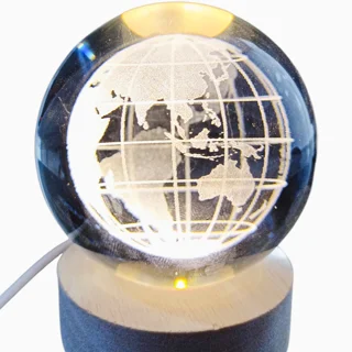 چراغ خواب فانتزی مدل گوی کریستالی پایه ثابت زیر چوبی طرح (کره زمین)